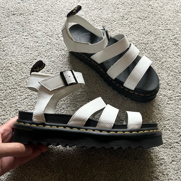 New Dr. Martens Blaire Women’s Size 10 Hydro Leather Platform Gladiator Sandals - Picture 2 of 7